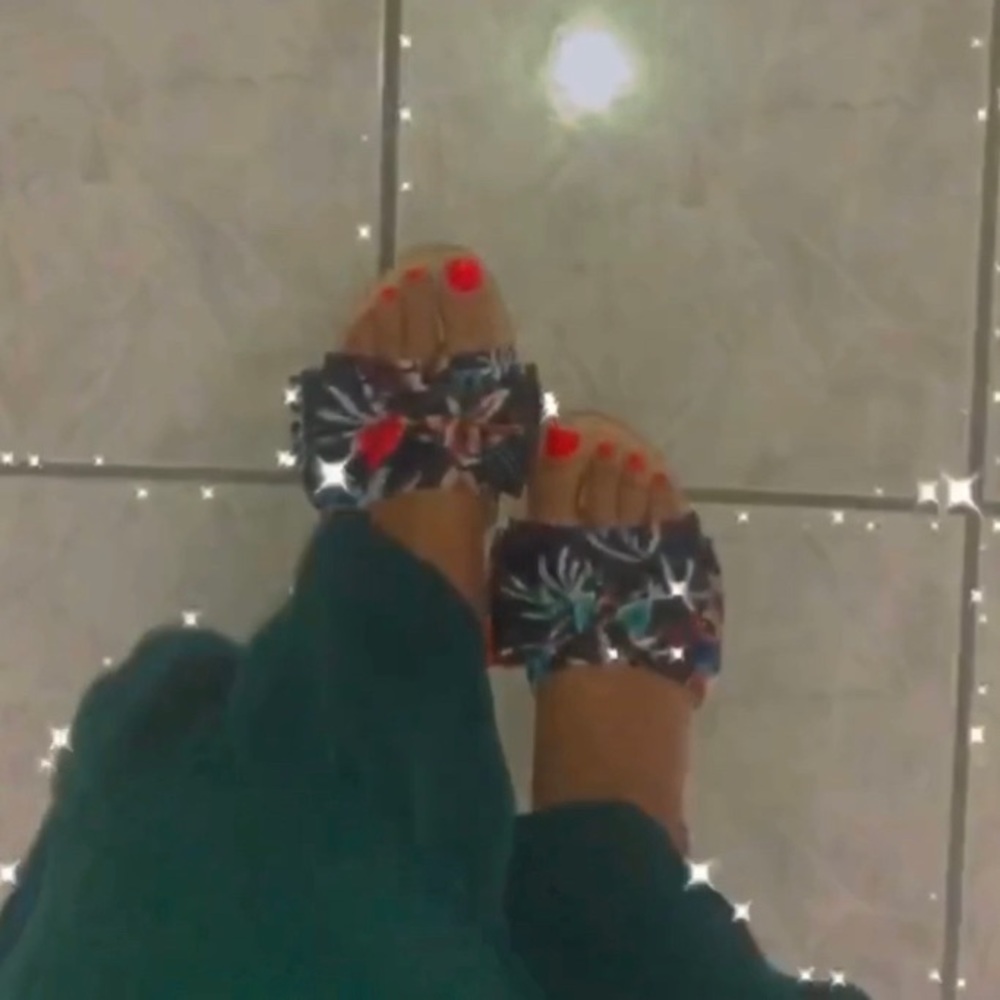 NEW! Sandals - Picture 3 of 3